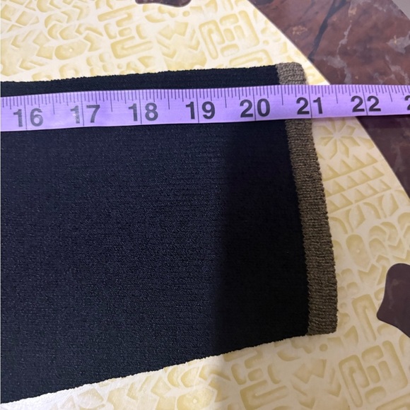 Vintage Black and Tan Sweater - Picture 9 of 9